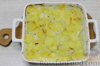 Фото приготовления рецепта: Рыба, запечённая с картошкой, сыром и сметаной - шаг №11