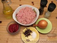 Фото приготовления рецепта: Тефтели из индейки в пряном томатном соусе (в духовке) - шаг №1