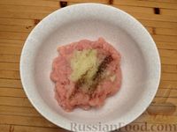 Фото приготовления рецепта: Тефтели из индейки в пряном томатном соусе (в духовке) - шаг №3