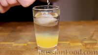 Фото приготовления рецепта: Два коктейля с мандариновым соком - шаг №3