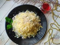Фото к рецепту: Салат с языком, огурцами и черносливом