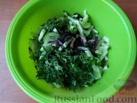 Фото приготовления рецепта: Салат с языком, огурцами и черносливом - шаг №5