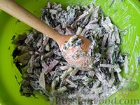 Фото приготовления рецепта: Салат с языком, огурцами и черносливом - шаг №6
