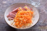 Фото приготовления рецепта: Салат с квашеной капустой, колбасой и морковью - шаг №6