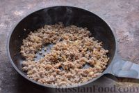 Фото приготовления рецепта: Картофельная запеканка с фаршем, грибами и сыром - шаг №5