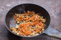 Фото приготовления рецепта: Картофельная запеканка с фаршем, грибами и сыром - шаг №8