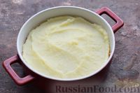 Фото приготовления рецепта: Картофельная запеканка с фаршем, грибами и сыром - шаг №13
