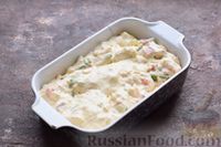 Фото приготовления рецепта: Закусочный пирог с ветчиной, замороженными овощами и сыром - шаг №11