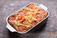Фото приготовления рецепта: Закусочный пирог с ветчиной, замороженными овощами и сыром - шаг №13