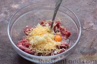 Фото приготовления рецепта: Мясные тефтели с сыром, запечённые в томатном соусе - шаг №3