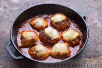 Фото приготовления рецепта: Мясные тефтели с сыром, запечённые в томатном соусе - шаг №9