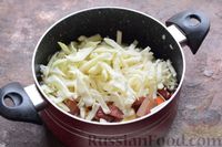 Фото приготовления рецепта: Капустняк по-польски со свежей и квашеной капустой - шаг №8