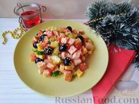 Фото к рецепту: Салат с копчёной курицей и свежими овощами