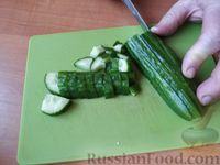 Фото приготовления рецепта: Салат с копчёной курицей и свежими овощами - шаг №4