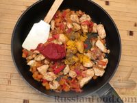 Фото приготовления рецепта: Курица с рисом, пшеном и овощами - шаг №10