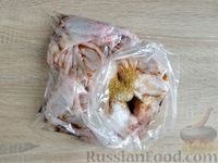Фото приготовления рецепта: Куриные крылышки, запечённые в пакете - шаг №3