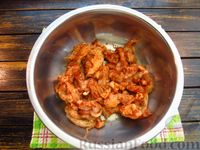 Фото приготовления рецепта: Куриное филе в соево-медовом маринаде, тушенное с мандаринами - шаг №4