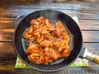 Фото приготовления рецепта: Куриное филе в соево-медовом маринаде, тушенное с мандаринами - шаг №8
