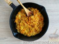 Фото приготовления рецепта: Рис с морковью, луком и куркумой (на сковороде) - шаг №5