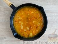 Фото приготовления рецепта: Рис с морковью, луком и куркумой (на сковороде) - шаг №6