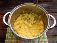 Фото приготовления рецепта: Сосиски, запечённые в картофельном тесте с сыром - шаг №5