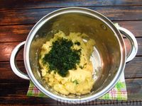 Фото приготовления рецепта: Сосиски, запечённые в картофельном тесте с сыром - шаг №8