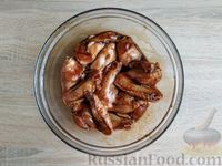 Фото приготовления рецепта: Куриные крылышки в соусе терияки, запечённые в духовке - шаг №5