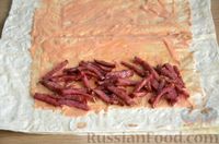 Фото приготовления рецепта: Домашняя шаурма с копчёной колбасой и овощами - шаг №8