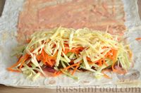 Фото приготовления рецепта: Домашняя шаурма с копчёной колбасой и овощами - шаг №12