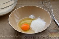 Фото приготовления рецепта: Сладкие крендели с изюмом и сахарной глазурью - шаг №3