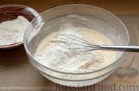 Фото приготовления рецепта: Сладкие крендели с изюмом и сахарной глазурью - шаг №4