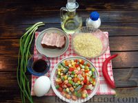 Фото приготовления рецепта: Рис с беконом, замороженными овощами и яйцом, в микроволновке - шаг №1