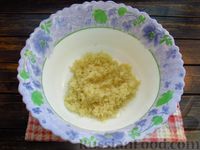 Фото приготовления рецепта: Рис с беконом, замороженными овощами и яйцом, в микроволновке - шаг №4