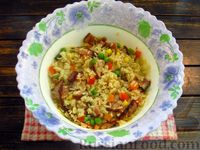 Фото приготовления рецепта: Рис с беконом, замороженными овощами и яйцом, в микроволновке - шаг №13