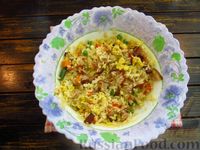 Фото приготовления рецепта: Рис с беконом, замороженными овощами и яйцом, в микроволновке - шаг №18