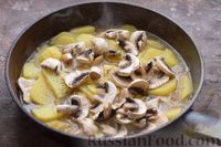 Фото приготовления рецепта: Рагу с курицей, картофелем, шампиньонами и имбирём - шаг №11