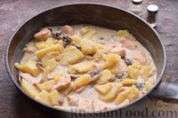 Фото приготовления рецепта: Рагу с курицей, картофелем, шампиньонами и имбирём - шаг №14