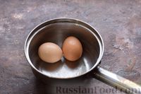 Фото приготовления рецепта: Паштет из копчёной скумбрии со сливками и яйцом - шаг №2