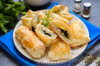 Фото к рецепту: Слоёные пирожки с курицей, сыром и шпинатом