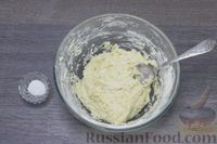 Фото приготовления рецепта: Дрожжевые пирожки с яйцом и зелёным луком (в духовке) - шаг №11