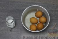 Фото приготовления рецепта: Дрожжевые пирожки с яйцом и зелёным луком (в духовке) - шаг №13