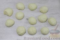 Фото приготовления рецепта: Дрожжевые пирожки с яйцом и зелёным луком (в духовке) - шаг №19