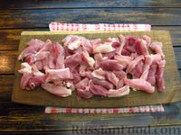 Фото приготовления рецепта: Свинина, тушенная в сметане - шаг №2