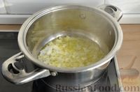 Фото приготовления рецепта: Рагу из замороженных овощей с картошкой и сосисками - шаг №3