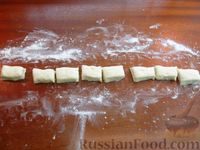 Фото приготовления рецепта: Подушечки из творожного теста, или Ленивые вареники в духовке - шаг №8