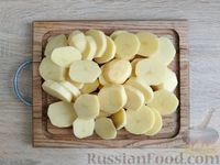 Фото приготовления рецепта: Картошка с грибами в сметане - шаг №2