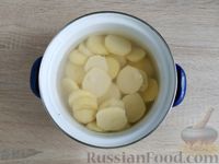 Фото приготовления рецепта: Картошка с грибами в сметане - шаг №3