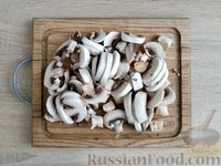 Фото приготовления рецепта: Картошка с грибами в сметане - шаг №6