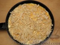 Фото приготовления рецепта: Пирог из лаваша с творогом и сыром (на сковороде) - шаг №13