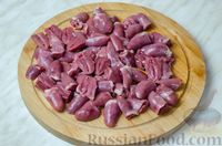Фото приготовления рецепта: Булгур с куриными сердечками и грибами (на сковороде) - шаг №2